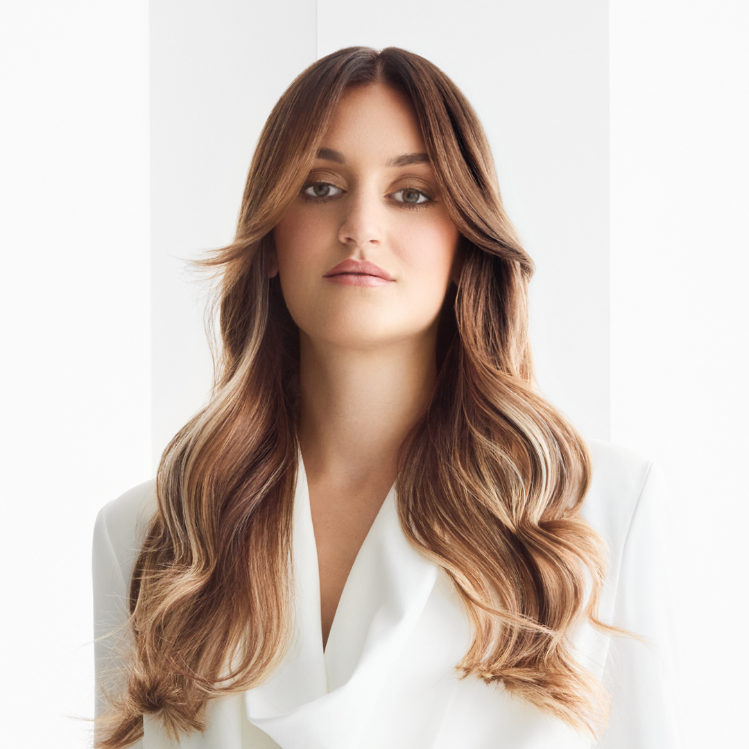 immagine di una modella con capelli lunghi,castani e mossi